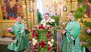 Управляющий Алтырской епархией в праздник Святой Троицы сослужил за Божественной Литургией митрополиту Чебоксарскому и  Чувашскому Савватию в Свято-Троицком мужском монастыре города Алатырь