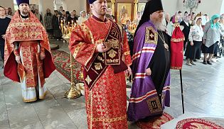 Управляющий Алатырской епархией в Неделю о самаряныне совершил Божественную Литургию в кафедральном храме в честь Иверской иконы Божией Матери города Алатырь