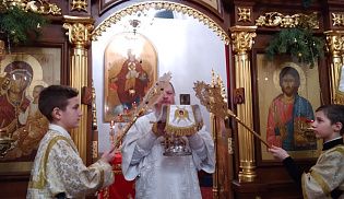 Епископ Алатырский и Порецкий Феодосий в праздник Рождества Христова совершил ночную Божественную Литургию в кафедральном храме в честь Иверской иконы Божией Матери города Алатырь