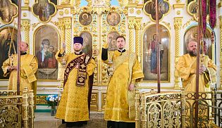 Управляющий Алатырской епархией в пятую Неделю по Пятидесятнице сослужил митрополиту Чебоксарскому и Чувашскому Савватию за Божественной Литургией в кафедральном храме святителя Николая Чудотворца города Канаш