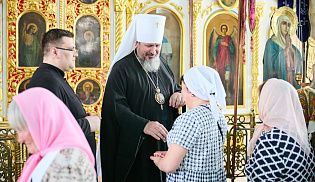 Управляющий Алатырской епархией в пятую Неделю по Пятидесятнице сослужил митрополиту Чебоксарскому и Чувашскому Савватию за Божественной Литургией в кафедральном храме святителя Николая Чудотворца города Канаш