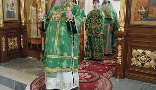 Епископ Алатырский и Порецкий Феодосий в праздник преподобного Серафима Саровского совершил Божественную Литургию в кафедральном храме в честь Иверской иконы Божией Матери города Алатырь