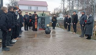 Настоятель кафедрального храма принял участие в праздновании Дня Морской пехоты в Алатыре