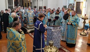Епископ Алатырский и Порецкий Феодосий в праздник " Тихвинской" иконы Божией Матери возглавил Престольные торжества в Богоявленском храме села Козловка