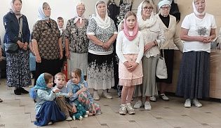 Епископ Алатырский и Порецкий Феодосий в праздник Казанской иконы Божией Матери возглавил Престольные торжества в Казанском храме города Алатыря