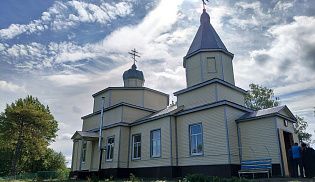 Епископ Алатырский и Порецкий Феодосий в праздник святого апостола Иоанна Богослова совершил Божественную Литургию в храме в честь святителя Николая Чудотворца села Чепкас-Никольское