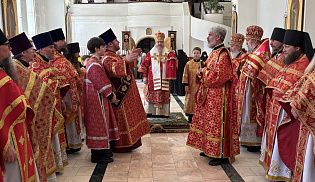 Управляющий Алатырской епархией в день тезоименитства совершил праздничную Божественную Литургию в Свято-Троицком мужском монастыре города Алатырь 