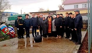 Настоятель кафедрального храма принял участие в праздновании Дня Морской пехоты в Алатыре