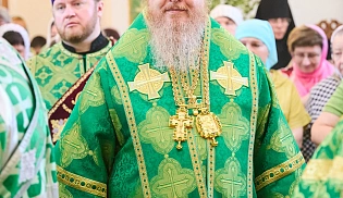 Управляющий Алтырской епархией в праздник Святой Троицы сослужил за Божественной Литургией митрополиту Чебоксарскому и  Чувашскому Савватию в Свято-Троицком мужском монастыре города Алатырь