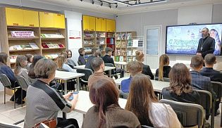 В Ибресинской библиотеке прошла встреча священника со старшеклассниками, посвященная праздникам Рождества Христова и Крещения Господня