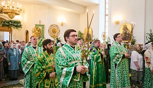 Управляющий Алтырской епархией в праздник Святой Троицы сослужил за Божественной Литургией митрополиту Чебоксарскому и  Чувашскому Савватию в Свято-Троицком мужском монастыре города Алатырь