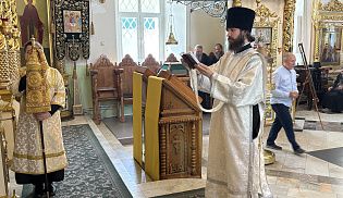 Епископ Алатырский и Батыревский Феодосий в Неделю 7-ю по Пятидесятнице совершил Божественную Литургию в Свято-Троицком мужском монастыре города Чебоксары.