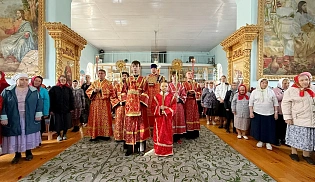 Епископ Алатырский и Порецкий Феодосий в Светлую субботу сослужил епископу Канашскому и Беловолжскому на Божественной Литургии в храме иконы Божией Матери "Всех скорбящих Радость" города Канаш
