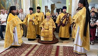 Епископ Алатырский и Батыревский Феодосий в Неделю 7-ю по Пятидесятнице совершил Божественную Литургию в Свято-Троицком мужском монастыре города Чебоксары.