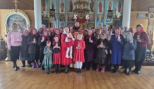 В храме Сретения Господня поздравили женщин с Днём жён-мироносиц