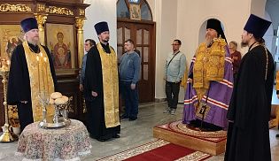 Епископ Алатырский и Порецкий Феодосий в четвертую Неделю по Пятидесятнице совершил Божественную Литургию в кафедральном храме в честь Иверской иконы Божией Матери города Алатырь