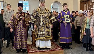 Епископ Алатырский и Порецкий Феодосий в Неделю Торжества Православия совершил Божественную Литургию в Иверском кафедральном храме города Алатырь