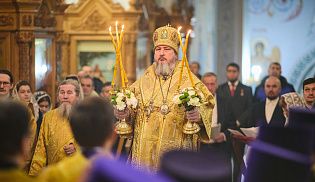 Управляющий Алатырской епархией сослужил за Божественной Литургией митрополиту Чебоксарскому и Чувашскому Савватию в храме Новомучеников и Исповедников Российских города Чебоксары в годовщину архиерейской хиротонии главы Чувашской митрополии