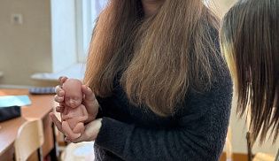 Руководитель отдела по благотворительности провел для студентов техникума занятие о начале человеческой жизни