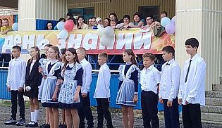 Священник принял участие в школьной линейке в селе Хормалы