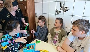 В Центре помощи детям-инвалидам "Лука" прошел тренинг "Радуга добра"