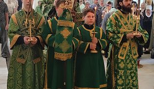 Епископ Алатырский и Порецкий Феодосий в День Святого Духа совершил Божественную Литургию в Киево-Николаевском Новодевичьем монастыре города Алатырь
