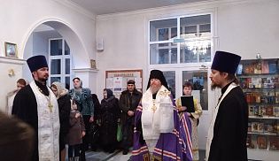 Епископ Алатырский и Порецкий Феодосий в праздник Рождества Христова совершил ночную Божественную Литургию в кафедральном храме в честь Иверской иконы Божией Матери города Алатырь