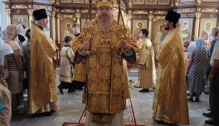 Управляющий Алатырской епархией в день памяти святых апостолов Петра и Павла совершил Божественную Литургию в кафедральном храме в честь Иверской иконы Божией Матери города Алатырь