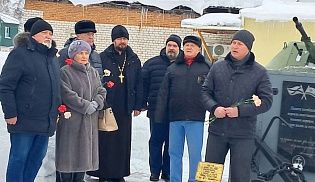 В День защитника Отечества в Алатыре почтили память моряков и морских пехотинцев