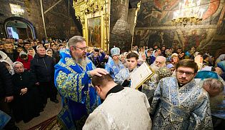 Епископ Алатырский и Порецкий Феодосий сослужил за Божественной литургией митрополиту Чебоксарскому и Чувашскому Савватию в Престольный праздник кафедрального собора в честь Введения во храм Пресвятой Богородицы города Чебоксары