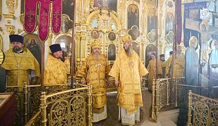 Управляющий Алатырской епархией в пятую Неделю по Пятидесятнице сослужил митрополиту Чебоксарскому и Чувашскому Савватию за Божественной Литургией в кафедральном храме святителя Николая Чудотворца города Канаш