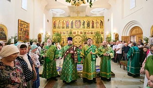 Управляющий Алтырской епархией в праздник Святой Троицы сослужил за Божественной Литургией митрополиту Чебоксарскому и  Чувашскому Савватию в Свято-Троицком мужском монастыре города Алатырь