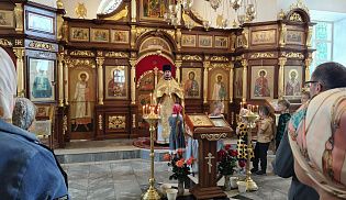 Епископ Алатырский и Порецкий Феодосий в четвертую Неделю по Пятидесятнице совершил Божественную Литургию в кафедральном храме в честь Иверской иконы Божией Матери города Алатырь