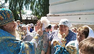 Епископ Алатырский и Порецкий Феодосий в праздник " Тихвинской" иконы Божией Матери возглавил Престольные торжества в Богоявленском храме села Козловка