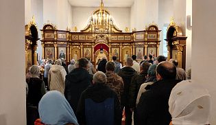 Управляющий Алатырской епархией в Неделю 25-ю по Пятидесятнице совершил Божественную Литургию в кафедральном храме в честь Иверской иконы Божией Матери города Алатырь