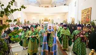 Управляющий Алтырской епархией в праздник Святой Троицы сослужил за Божественной Литургией митрополиту Чебоксарскому и  Чувашскому Савватию в Свято-Троицком мужском монастыре города Алатырь