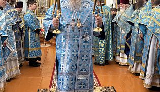 Управляющий Алатырской епархией в праздник в честь Тихвинской иконы Божией Матери возглавил Престольные торжества в Богоявленском храме села Козловка