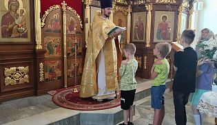 Управляющий Алатырской епархией в день памяти святых апостолов Петра и Павла совершил Божественную Литургию в кафедральном храме в честь Иверской иконы Божией Матери города Алатырь