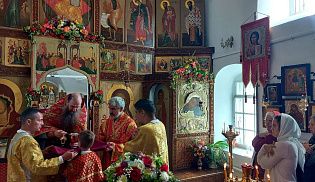 В храме Усекновения главы Иоанна Предтечи города Алатырь было совершенно богослужение по случаю Престольного праздника