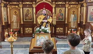 Управляющий Алатырской епархией в шестую Неделю по Пятидесятнице совершил Божественную Литургию в в кафедральном храме в честь Иверской иконы Божией Матери города Алатырь