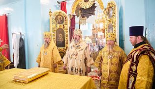 Управляющий Алатырской епархией в пятую Неделю по Пятидесятнице сослужил митрополиту Чебоксарскому и Чувашскому Савватию за Божественной Литургией в кафедральном храме святителя Николая Чудотворца города Канаш