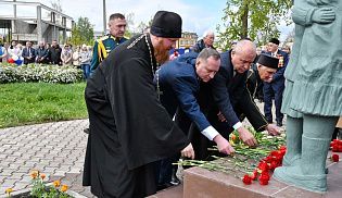 Благочинный Батыревского благочиния принял участие в торжественном открытии памятника Детям войны