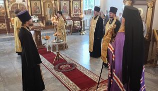 Управляющий Алатырской епархией в день памяти святых апостолов Петра и Павла совершил Божественную Литургию в кафедральном храме в честь Иверской иконы Божией Матери города Алатырь