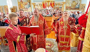 Епископ Алатырский и Порецкий Феодосий в Светлую субботу сослужил епископу Канашскому и Беловолжскому на Божественной Литургии в храме иконы Божией Матери "Всех скорбящих Радость" города Канаш