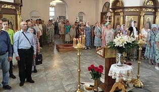 Управляющий Алатырской епархией в день памяти святых апостолов Петра и Павла совершил Божественную Литургию в кафедральном храме в честь Иверской иконы Божией Матери города Алатырь
