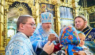 Управляющий Алатырской епархией в праздник Покрова Пресвятой Богородицы сослужил за Божественной литургией митрополиту Чебоксарскому и Чувашскому Савватию в Введенском кафедральном соборе города Чебоксары