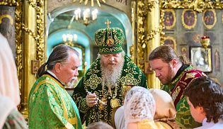 В день тезоименитства главы Чувашской митрополии управляющий Алатырской епархией сослужил за Божественной литургией в Введенском кафедральном соборе города Чебоксары митрополиту Чебоксарскому и Чувашскому Савватию