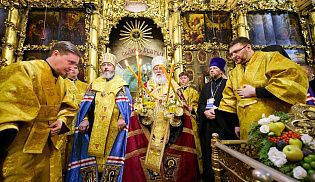 Управляющий Алатырской епархией сослужил митрополитам Нектарию и Савватию за молебном у десницы святителя Спиридона Тримифунтского в кафедральном соборе Чувашской митрополии