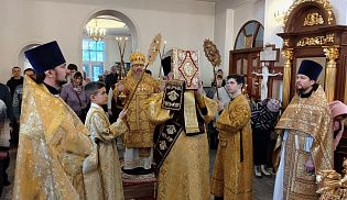 Управляющий Алатырской епархией в Неделю 28-ю по Пятидесятнице совершил Божественную Литургию в кафедральном храме в честь Иверской иконы Божией Матери города Алатырь