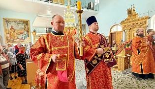 Епископ Алатырский и Порецкий Феодосий в Светлую субботу сослужил епископу Канашскому и Беловолжскому на Божественной Литургии в храме иконы Божией Матери "Всех скорбящих Радость" города Канаш
